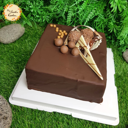 Rainbow Lapis Surabaya Chocolate Ganache Cake