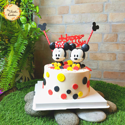 DIY Fondant Button Cake Base