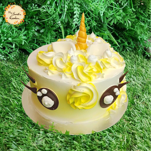Brietta Unicorn Artistic Cake with Chocolate Wide Eyes
